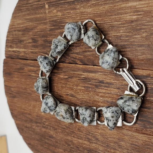 B2130 Dalmatian jasper stone bracelet - Picture 1 of 2